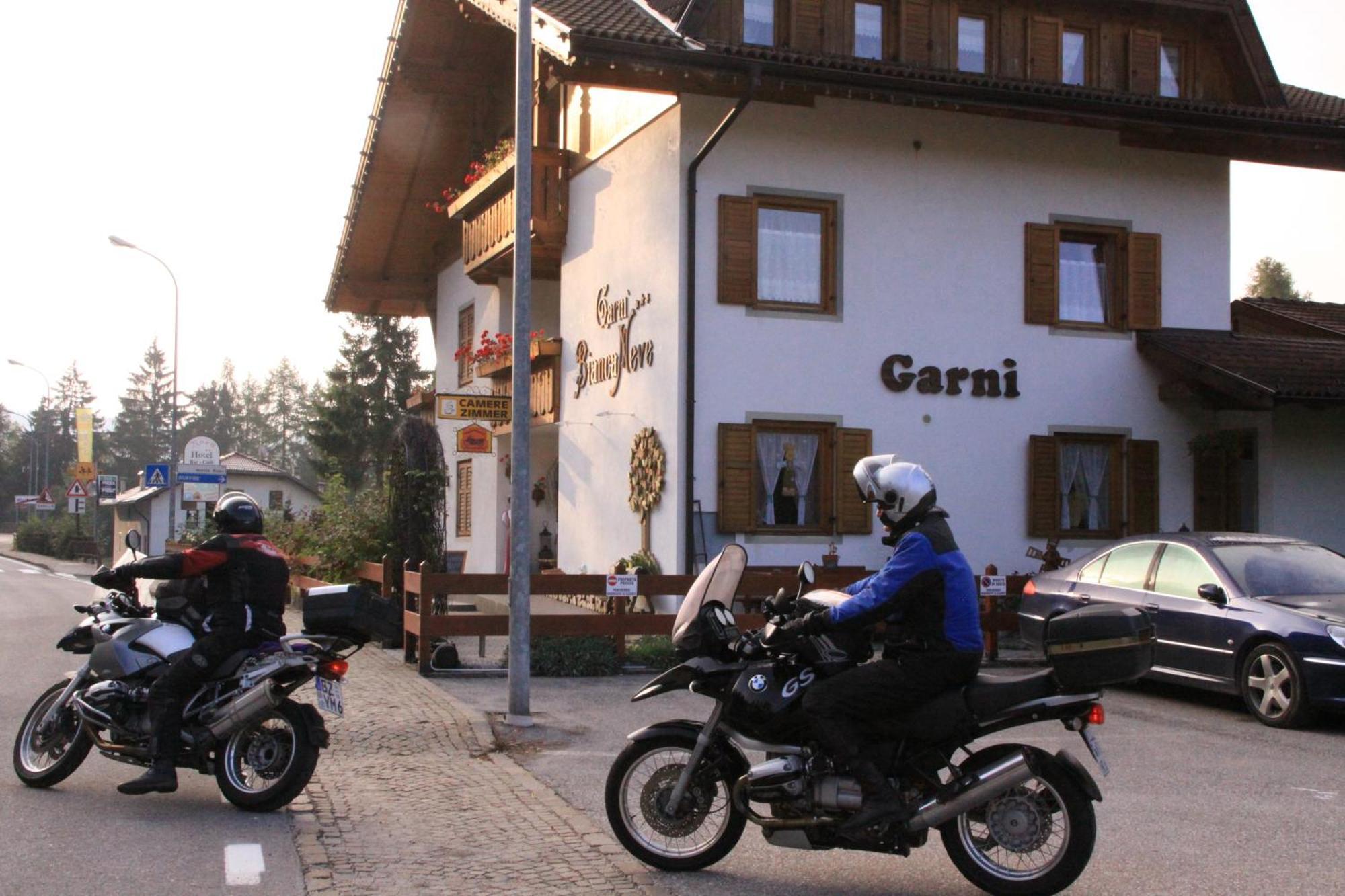 Garni Biancaneve Ruffre-Mendola Exteriör bild